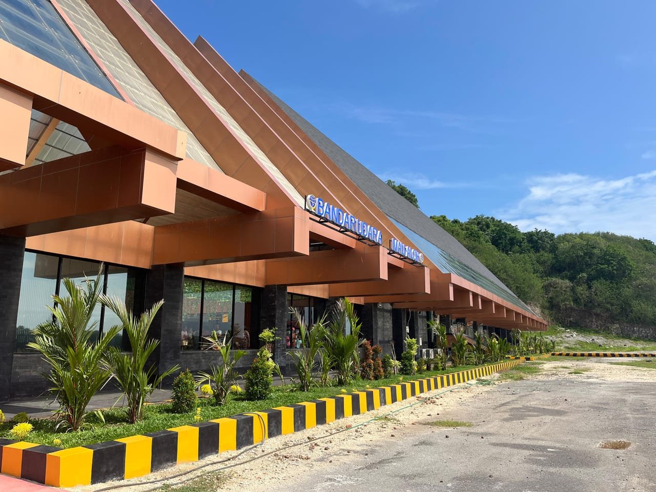Mali Airport (ARD), Alor — the orange-roofed terminal where guests arrive